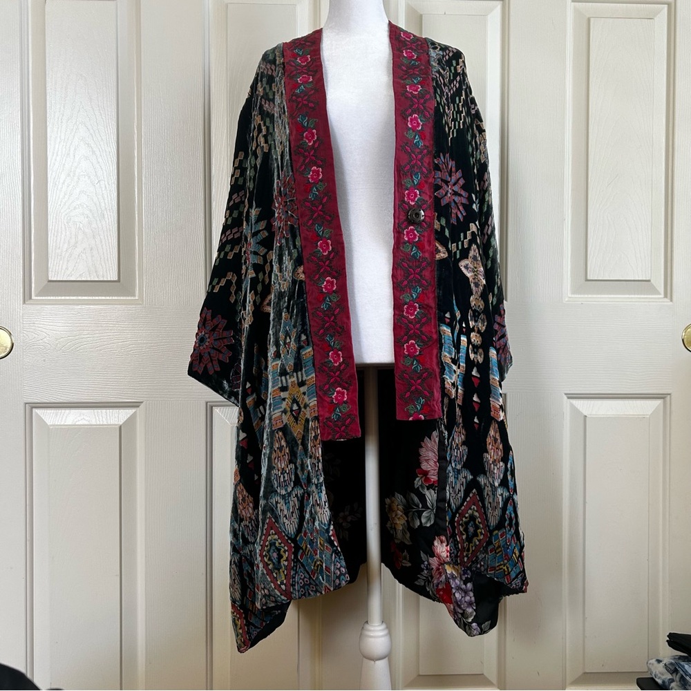 Johnny was reversible kimono size Large
